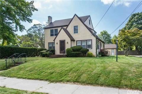 132 E Roe Blvd, Patchogue, NY 11772 photo 1