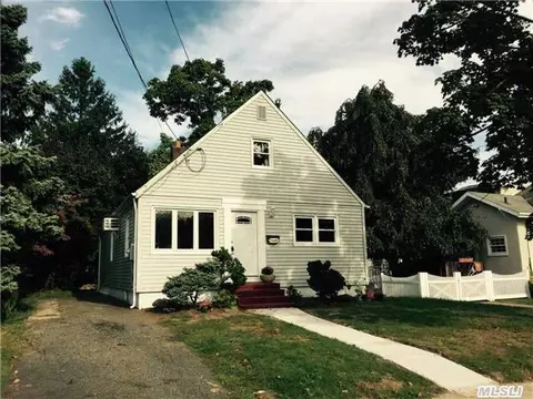 2929 Carnation Ave, Baldwin, NY 11510 photo 1