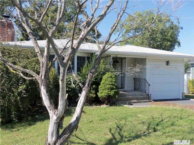 186 Bay Ave, Patchogue, NY 11772 photo 1