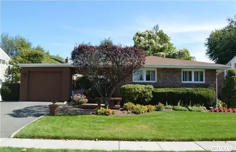 5 Country Dr, Plainview, NY 11803 photo 1
