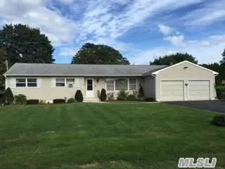50 Park Rd, Riverhead, NY 11901 photo 1