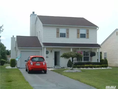 8 Dove Path, Coram, NY 11727 photo 1