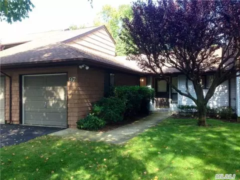 97 Rhett Ct, Commack, NY 11725 photo 1