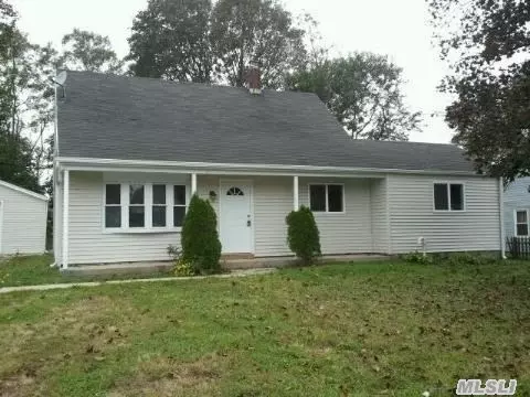 12 E Halley Ln, Central Islip, NY 11722 photo 1