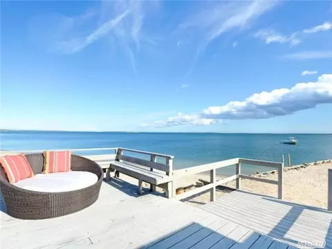 6 Beach Rd, Laurel, NY 11948 photo 1