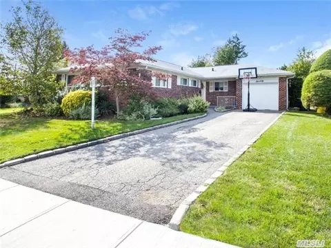 70 Victor St, Plainview, NY 11803 photo 1