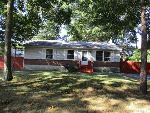 304 Monroe Dr, Mastic Beach, NY 11951 photo 1