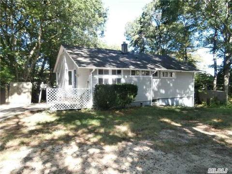 9 Birch Ct, Riverhead, NY 11901 photo 1