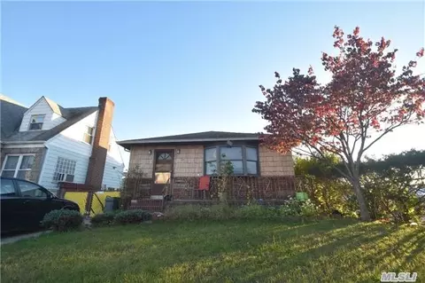 20 E Maple St, Valley Stream, NY 11580 photo 1