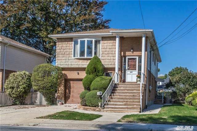 321 Courthouse Rd, Franklin Square, NY 11010 photo 1