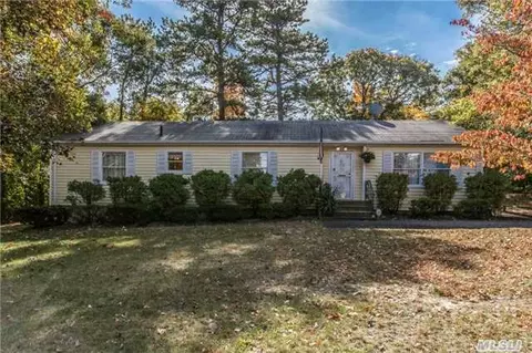 10 4th St, Coram, NY 11727 photo 1