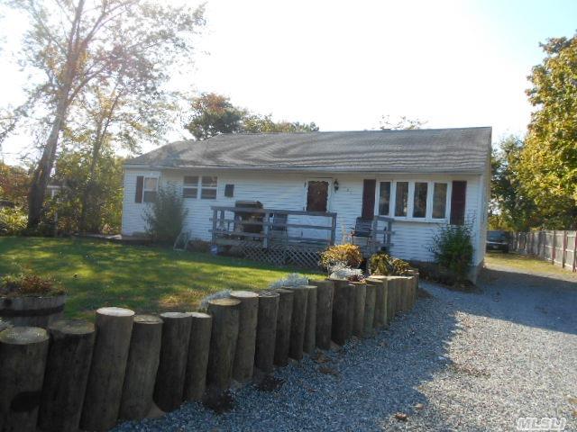 181 Phillips Ave, Riverhead, NY 11901 photo 1