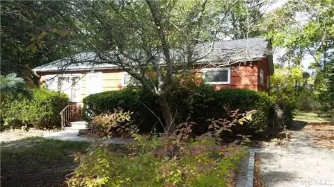 13 Kyle Rd, Hampton Bays, NY 11946 photo 1