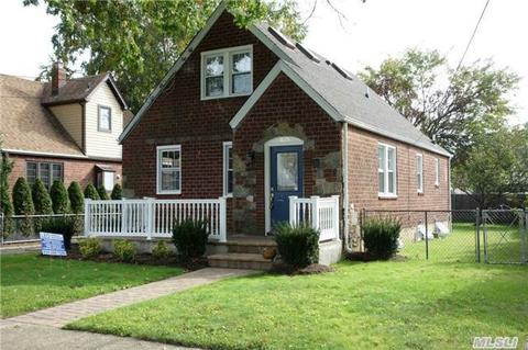 1075 Barnes St, Franklin Square, NY 11010 photo 1