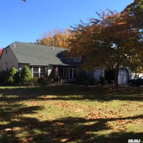 9 Howe Rd, Coram, NY 11727 photo 1