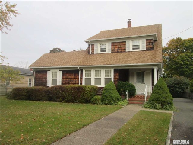 189 Carman St, Patchogue, NY 11772 photo 1
