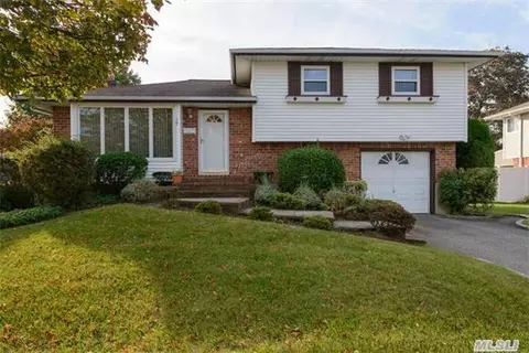 15 Roxbury Ave, Plainview, NY 11803 photo 1