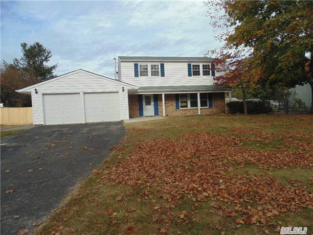 7 Magic Mountain Dr, Coram, NY 11727 photo 1