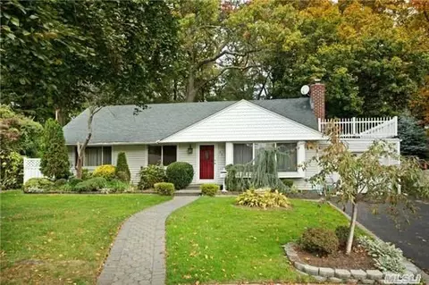 36 Lynwood Dr, Valley Stream, NY 11580 photo 1