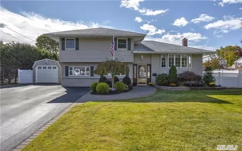 4 Vance St, Commack, NY 11725 photo 1