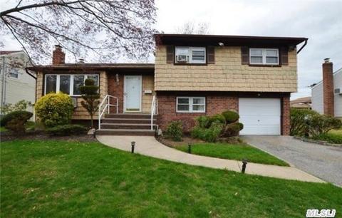 31 Sylvia Ln, Plainview, NY 11803 photo 1