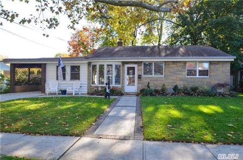 176 Tottenham Rd, Lynbrook, NY 11563 photo 1