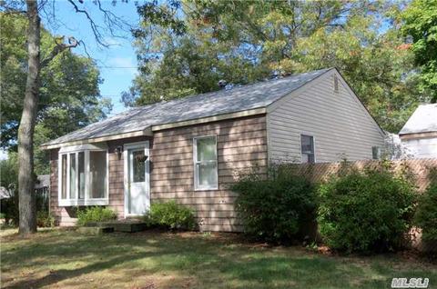 5 Suffolk Ave, Patchogue, NY 11772 photo 1