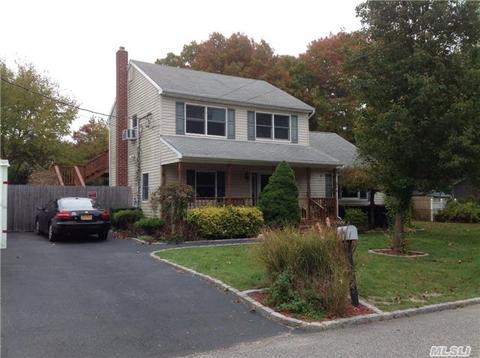 197 Monroe St, Mastic, NY 11950 photo 1