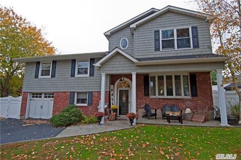 4 Floyd Ln, Commack, NY 11725 photo 1