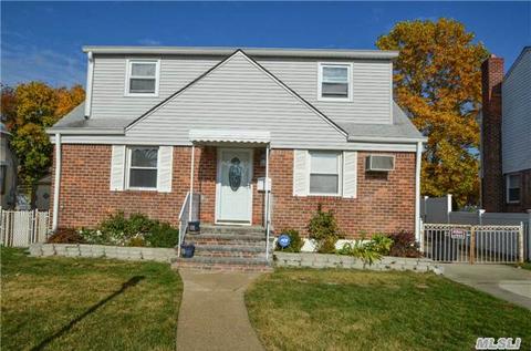 39 Circle Dr, Hempstead, NY 11550 photo 1
