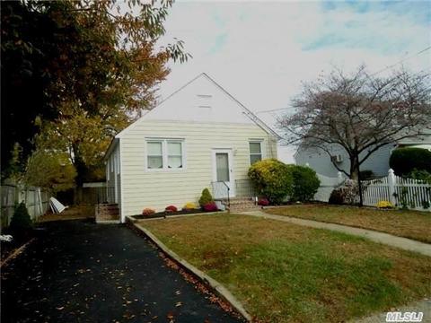 929 Clay St, Baldwin, NY 11510 photo 1
