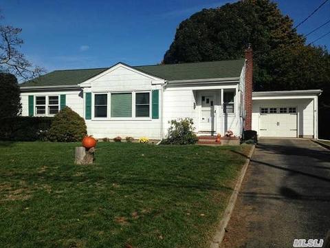 80 Fairway Ave, Riverhead, NY 11901 photo 1