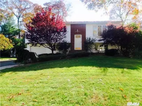 113 Gannet Dr, Commack, NY 11725 photo 1