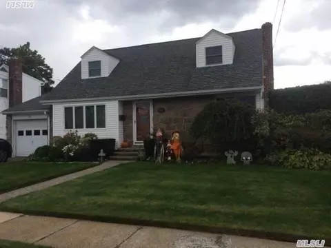 643 Wool Ave, Franklin Square, NY 11010 photo 1