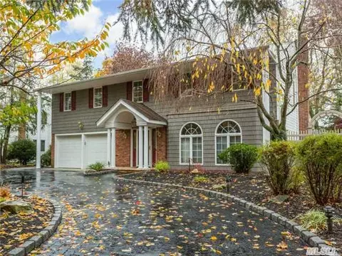 16 Cherokee Ln, Commack, NY 11725 photo 1