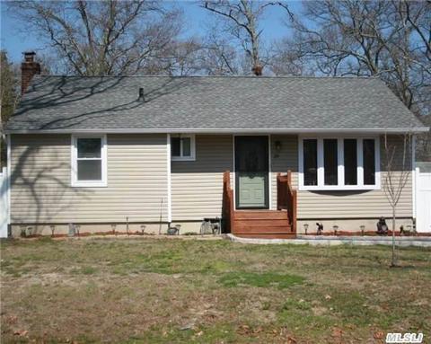 29 Seaside Ave, Patchogue, NY 11772 photo 1