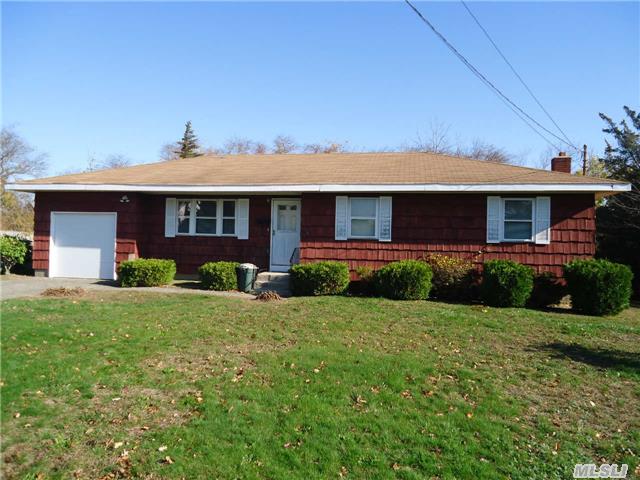 31 Dolphin Way, Riverhead, NY 11901 photo 1