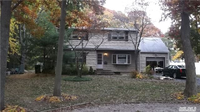 80 Maple Dr, Lindenhurst, NY 11757 photo 1