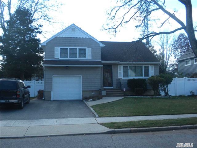 31 Marilyn Blvd, Plainview, NY 11803 photo 1