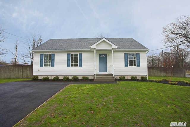 5 Cozzens Pl, Patchogue, NY 11772 photo 1