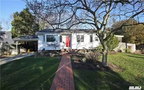 24 Richfield St, Plainview, NY 11803 photo 1