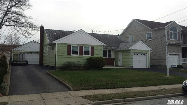 3652 Prairie Path, Bethpage, NY 11714 photo 1