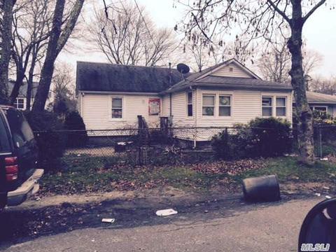 140 Hampton Ave, Mastic, NY 11950 photo 1