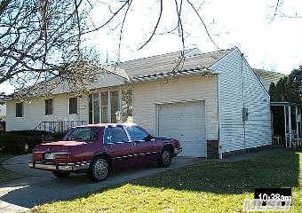 6 Edison Dr, Plainview, NY 11803 photo 1