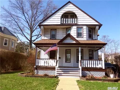 216 Pine St, Freeport, NY 11520 photo 1