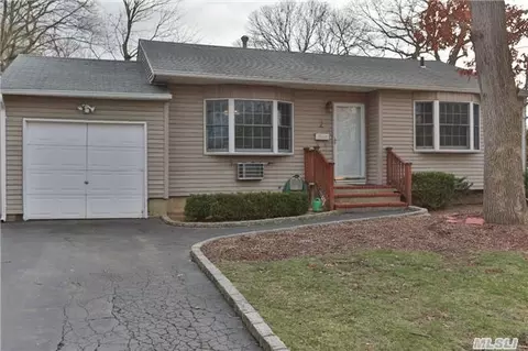 2 Lynhaven Pl, Commack, NY 11725 photo 1