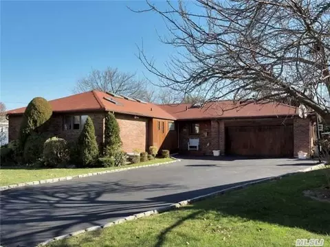 11 Ardis Ln, Plainview, NY 11803 photo 1