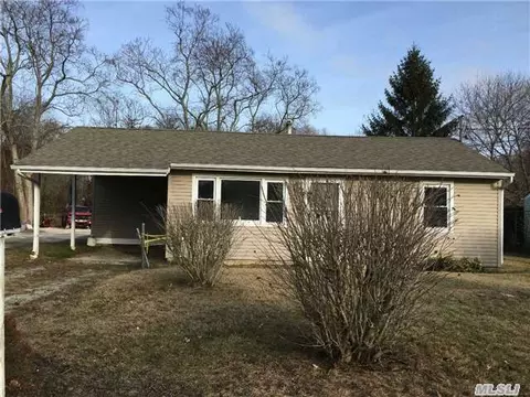 28 Doris Ave, Riverhead, NY 11901 photo 1