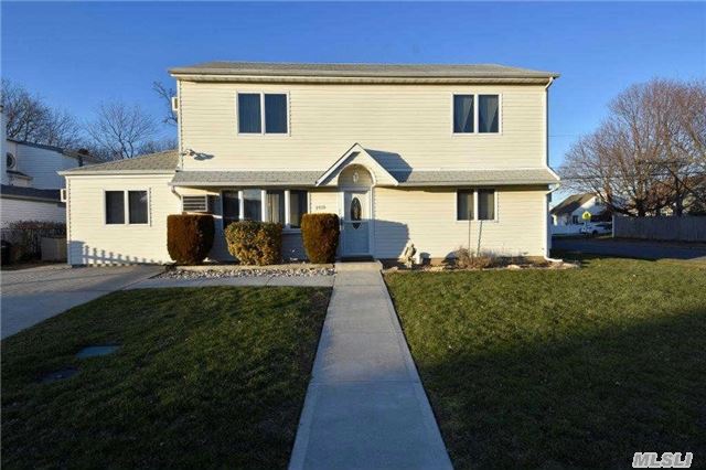 200 Burney Blvd, Mastic, NY 11950 photo 1