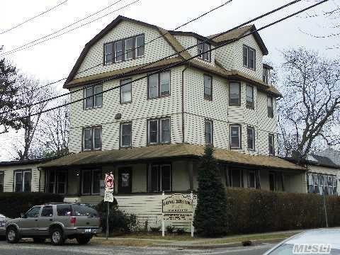 22 Lawrence Ave, Bay Shore, NY 11706 photo 1